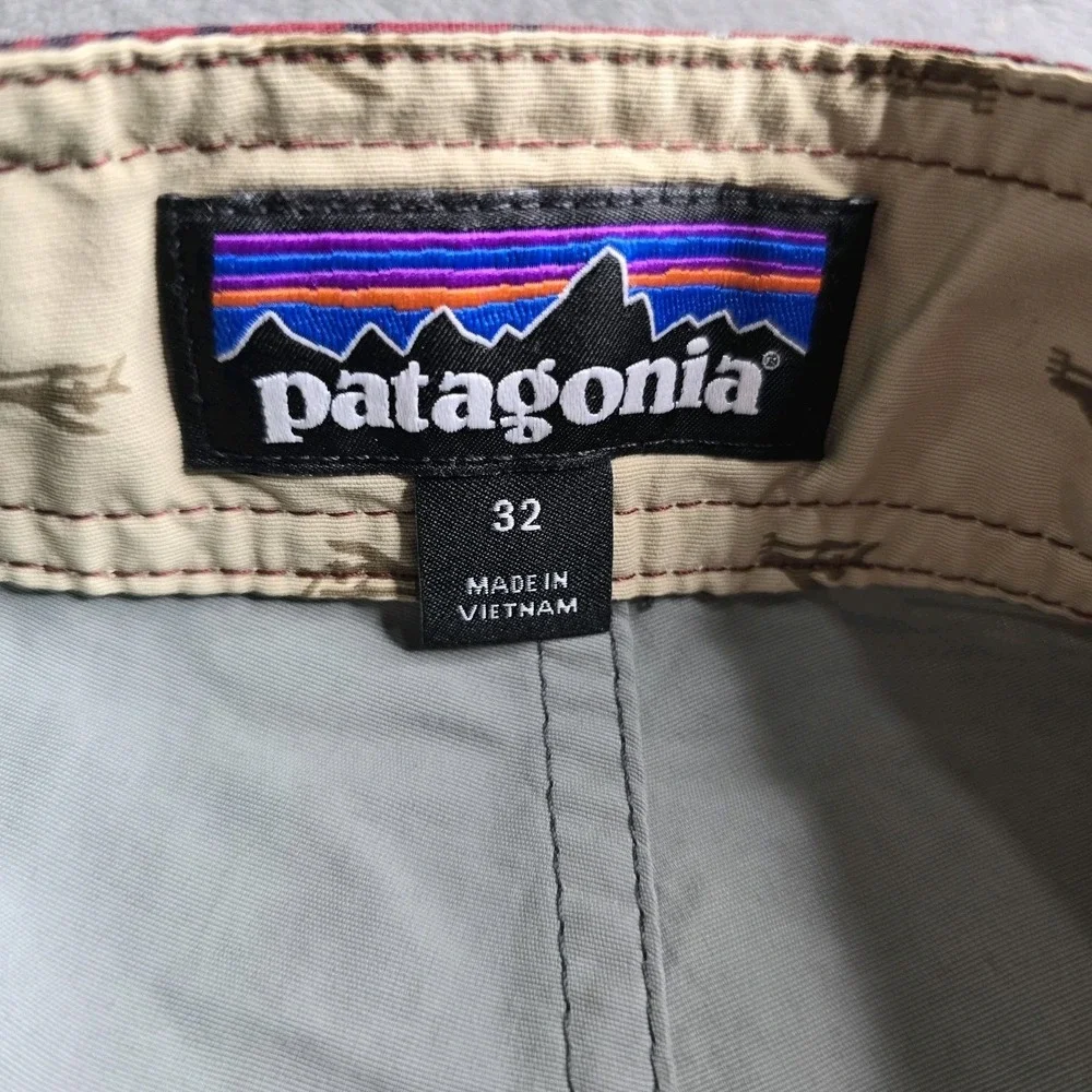 Patagonia Shorts M's Patch Pocket Wavefarer Boardshorts Mens 32 Gray 9.5